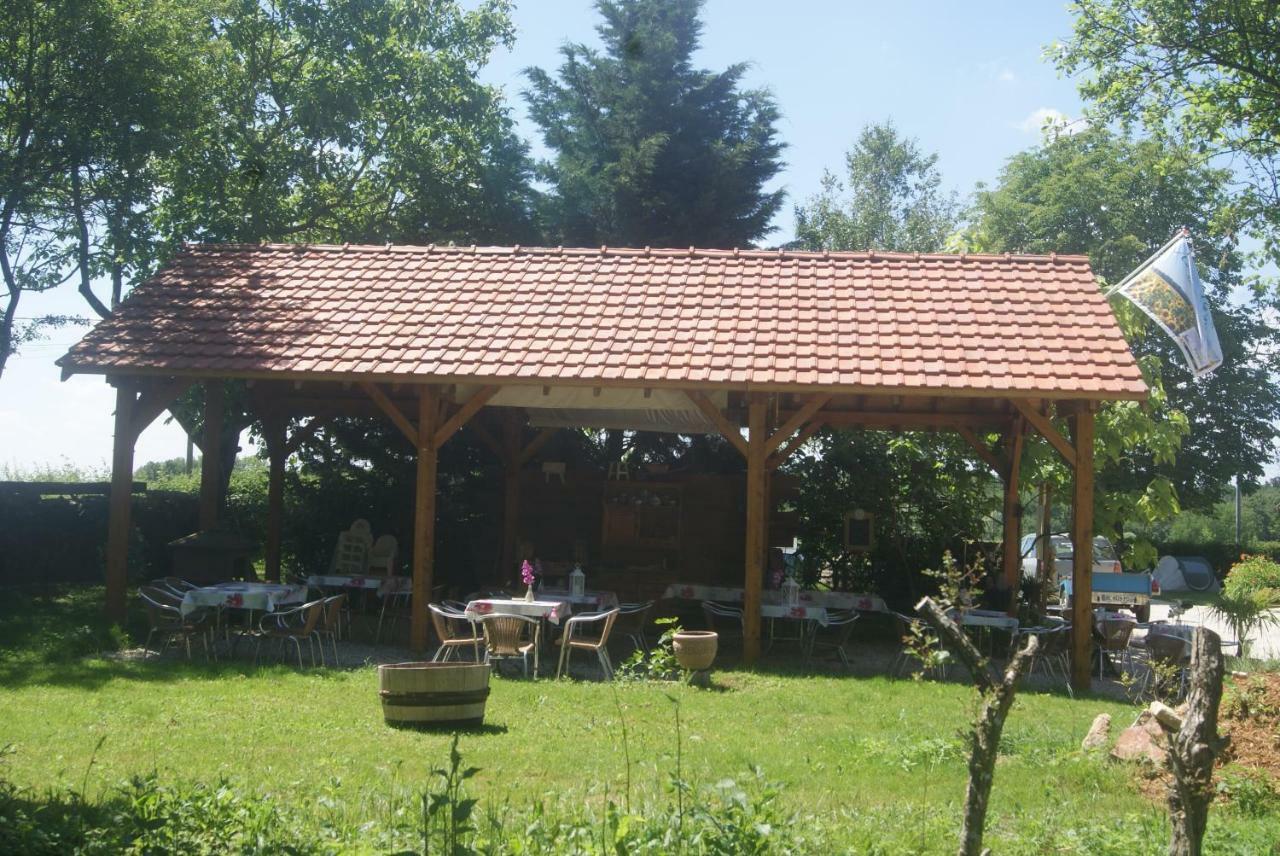 Camping Les Arbois Hotel Montjay  Exterior photo